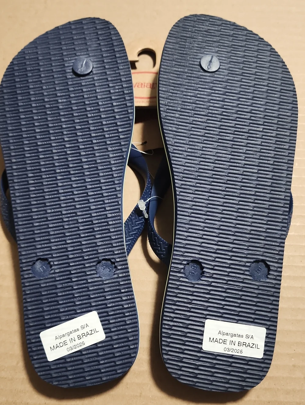 Havaianas Navy Flip Flops with Brazilian Flag Accent, 11/12W 9/10M